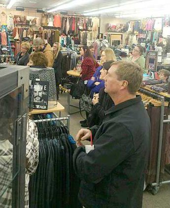 new deh dress down the town crowd pic