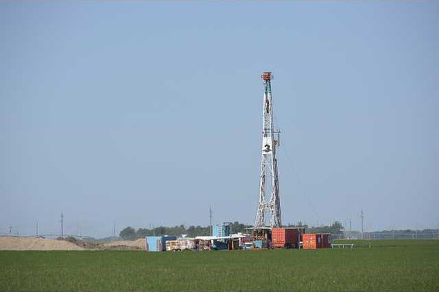 new deh oil prices and drilling pic