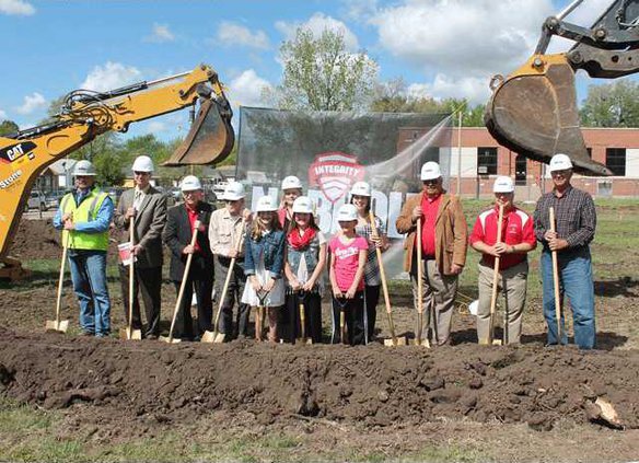 new vlc Hoisington-groundbreaking-main-photo.gif