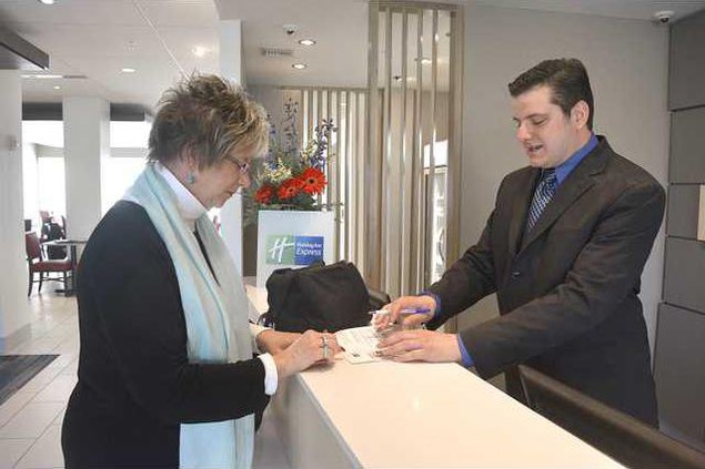 biz deh holiday inn express first check in pic