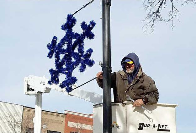 new deh christmas decorations coming down pic web