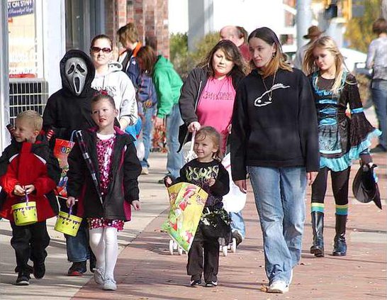 new deh halloween parade second pic