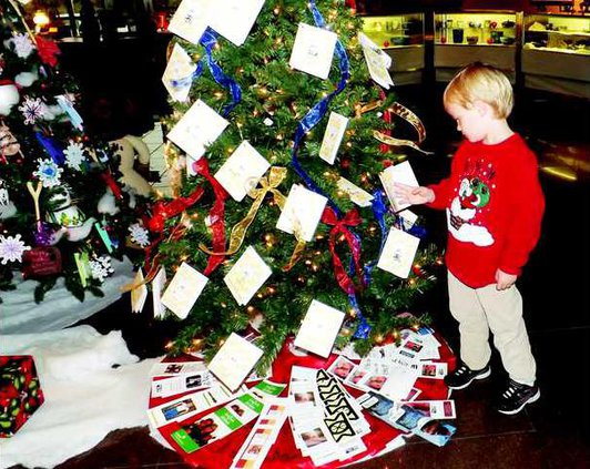 new kl Christmas tree kid