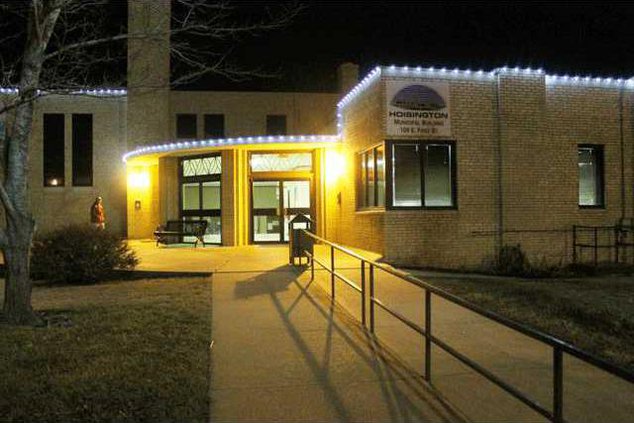 new vlc Hoisington-city-council-meeting-pic.gif