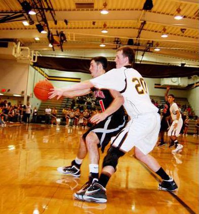 spt mm Dakota Ellis on block
