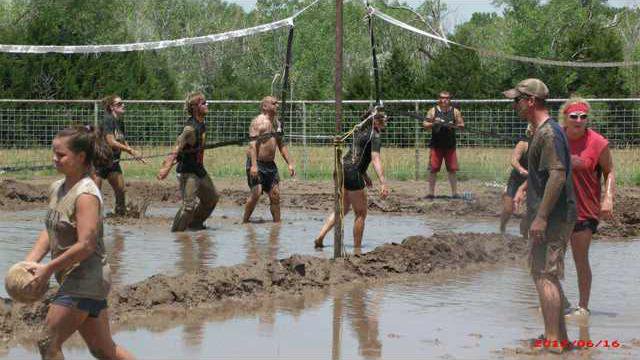 hoi kl mud volleyball