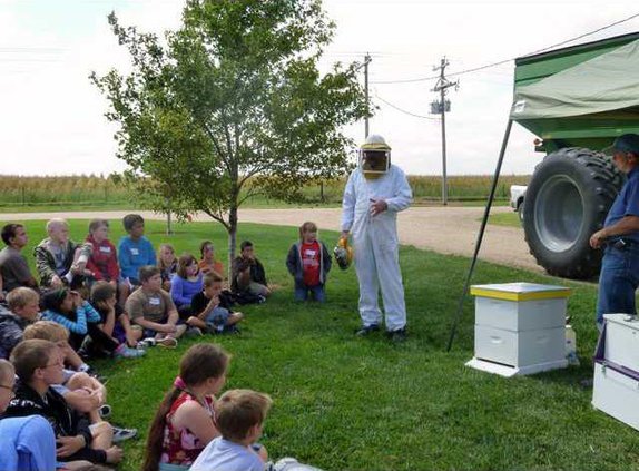 new slt kids ag day bees