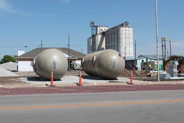 new vlc tanks-at-hoisintons-new-Caseys-to-be-installed.gif