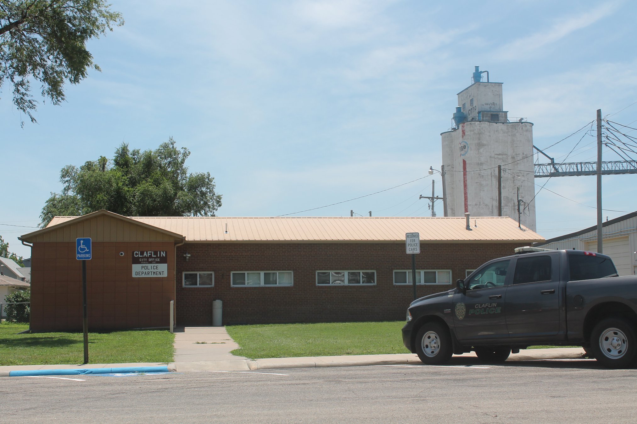 Claflin City Council gives ‘thumbsup’ to new uses Great Bend Tribune