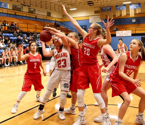 x-Baylea Perez gets her own miss and puts the ball back up in traffic_.jpg