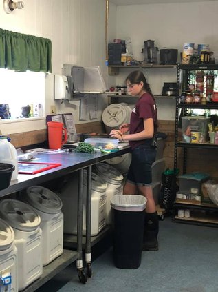 zoo Intern Jessie Stowers