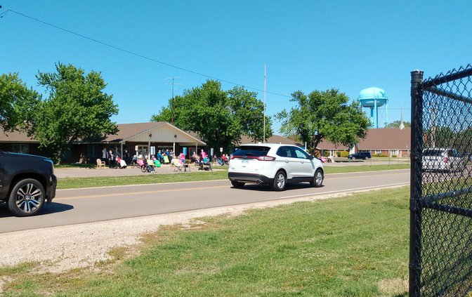 new_vlc_Ellinwood parade MAIN.jpg