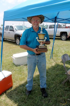 new-vlc_Dennis Trapp with Trophy.jpg