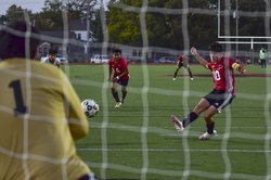 Jaime Arellanes shoots a penalty kick.jpg