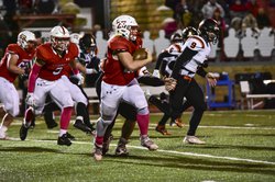spt_hg_Holt Hanzlick gaisn yardage against Beloit.jpg