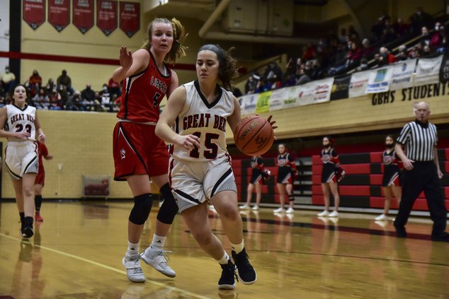 Sydney Uhruh attacks the basket.jpg