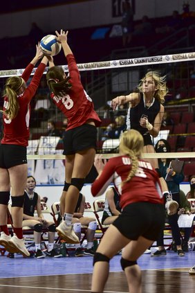 spt_hg_Kassidy Nixon spikes against Lebo.jpg