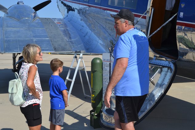 Airfest visitors