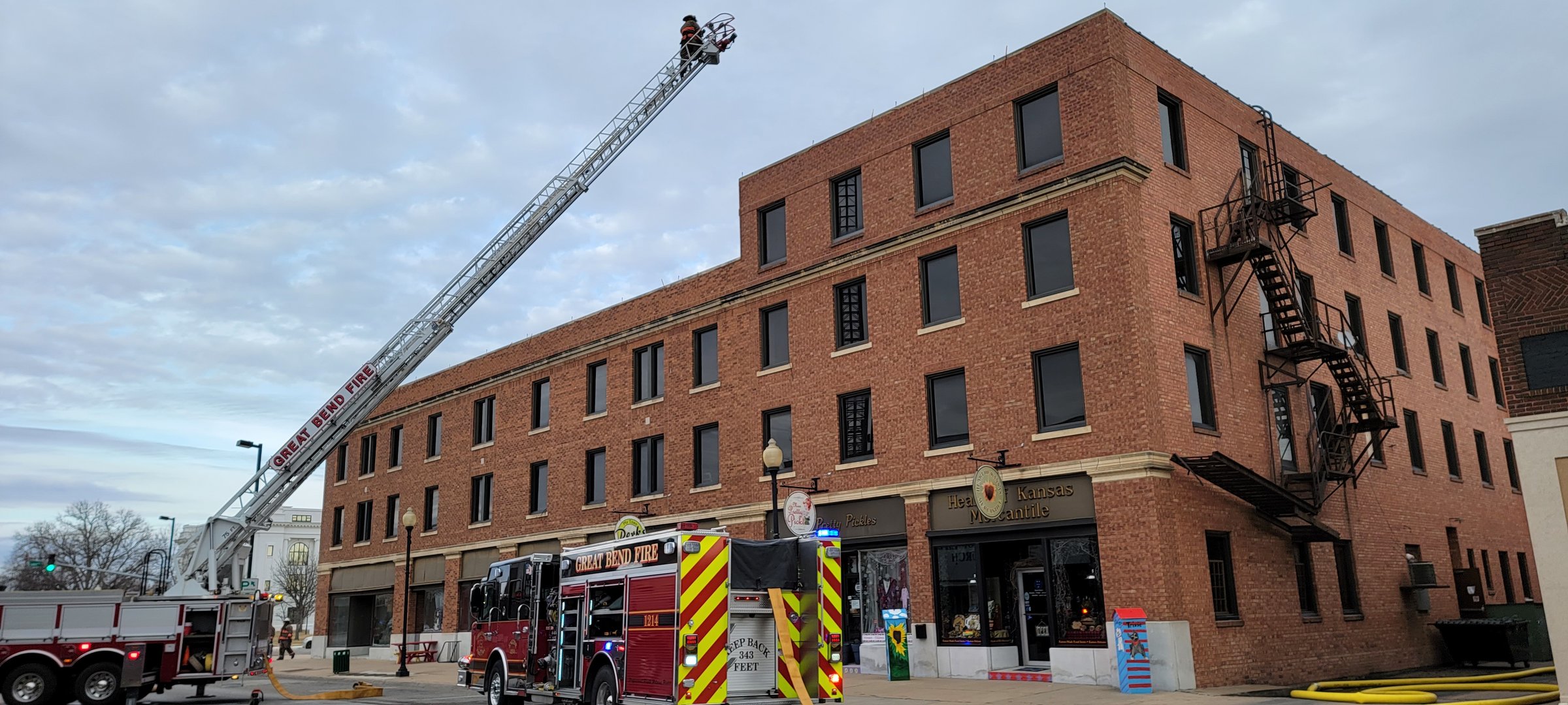 DOWNTOWN FIRE Fire departments respond to fire in downtown Great Bend