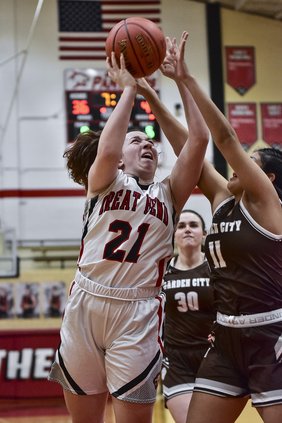 Taryn Warren shoots against GC.jpg