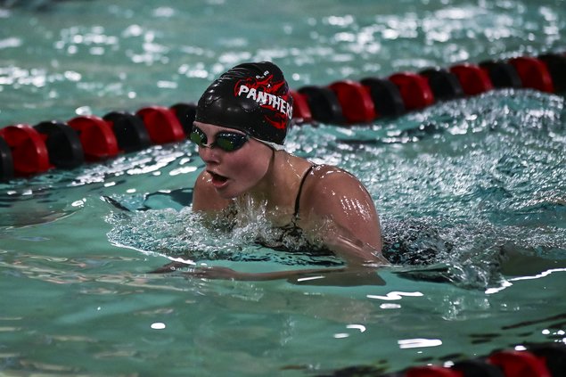 Ellyson Somers places competes in the 200 Yard IM.jpg