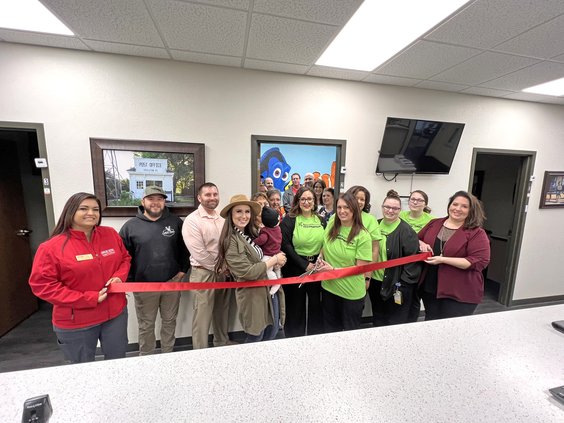 biz_lgp_xpresswellribboncuttingpic