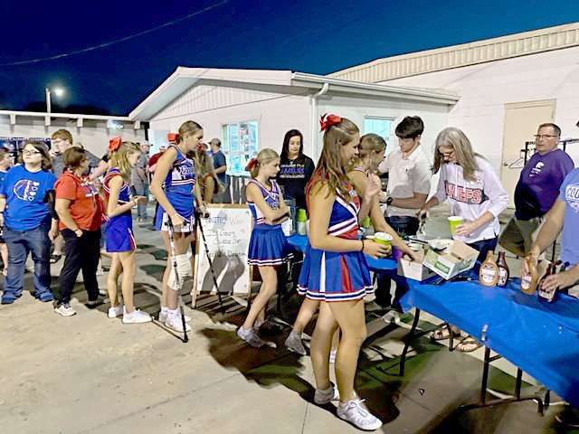 United Way treats Ellinwood football fans to ice cream Great Bend Tribune