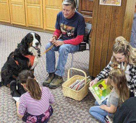 new_vlc_Luna reading dog.jpg