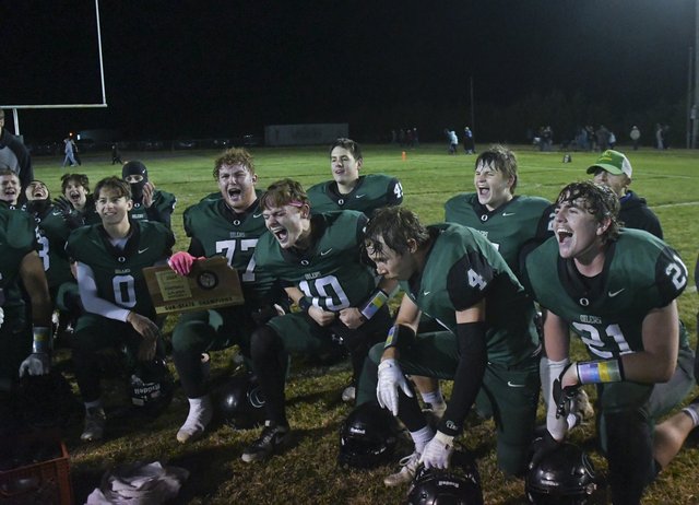 Last-minute touchdown sparks Oilers into title game - Great Bend Tribune