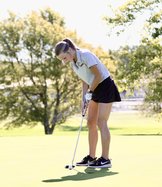 Taeten Reynolds holes her putt