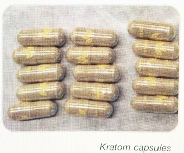 kratom leaf and capsules