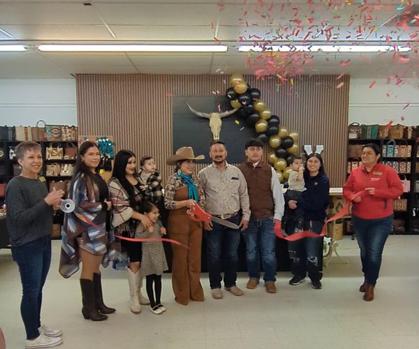 biz_lgp_yeraldisribboncuttingpic