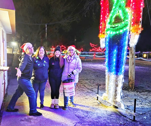 Landmark volunteers trail of lights