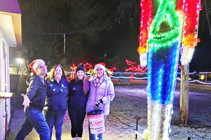 Landmark volunteers trail of lights