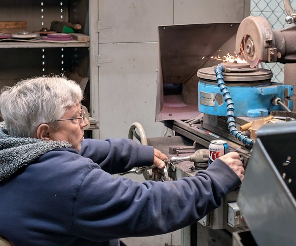 biz_lgp_fullerbrushpic