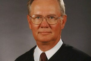 obits_lgp_benningtonpic