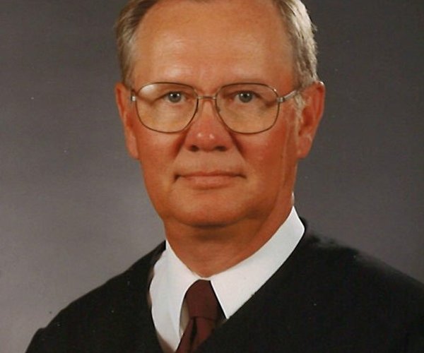 obits_lgp_benningtonpic