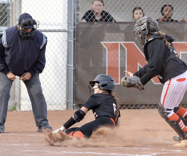 Brileigh Stahlecker scores
