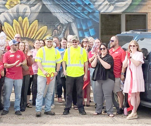 biz_lgp_chamberribboncuttingpic